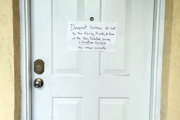 Kevins familjs lapp på dörren