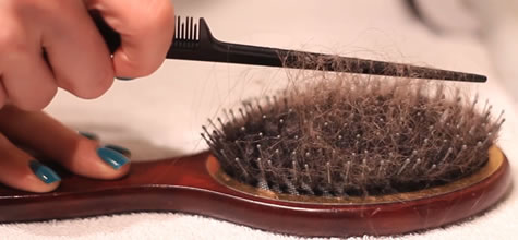 Såhär enkelt gör du rent dina hårborstar