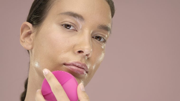 05 FOREO LUNA mini 3 In use