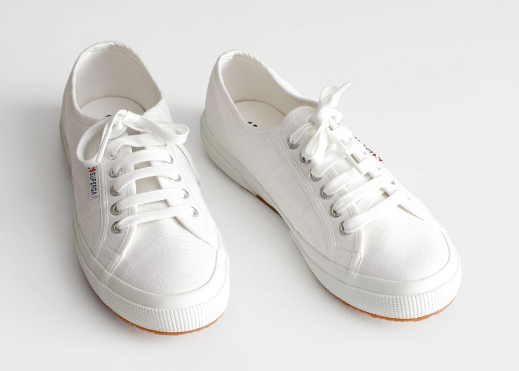populära vita sneakers för dam
