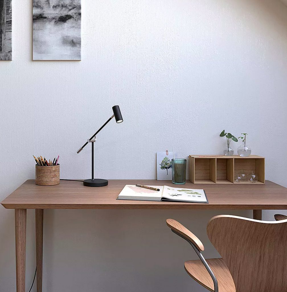 Inspiration och organisera hemmakontor skrivbordslampa